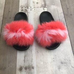 SOLD New Hot Pink Fluffy Faux Fur Bougie Slides